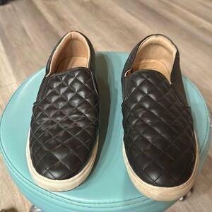 A new day black quilted slide-on sneaker size 11
